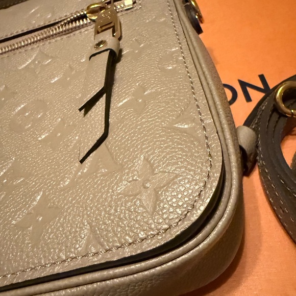 Louis Vuitton Empreinte Pochette Metis Beige - Picture 3 of 15